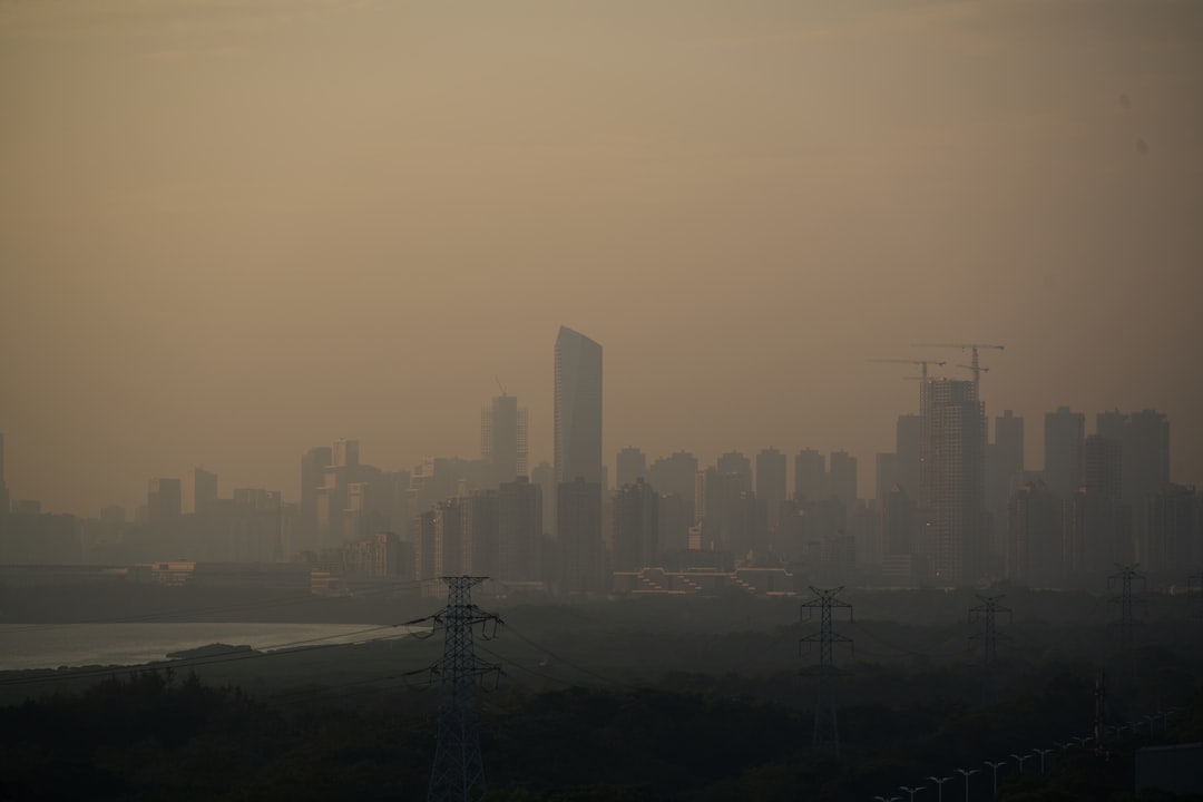 电子元器件与集成电路选型对比：工业控制板应用性能分析